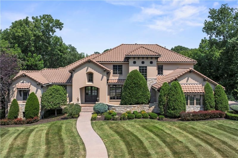 4501 N Hickory Ln, Kansas City, MO 64116