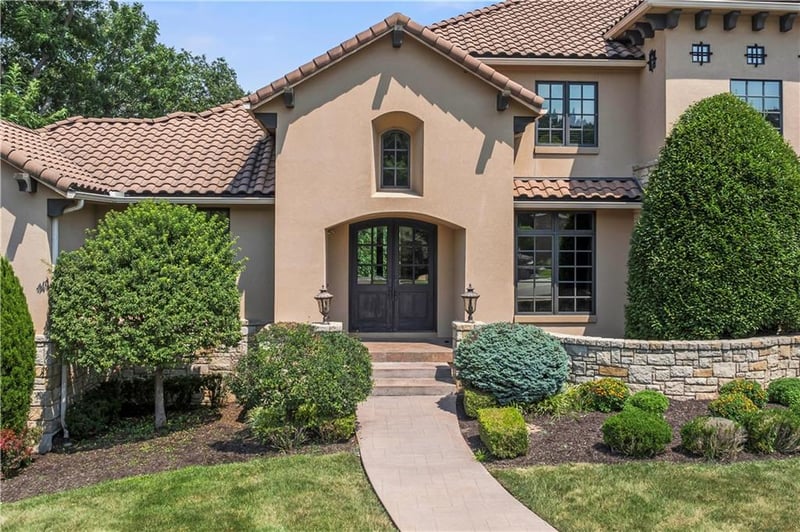 4501 N Hickory Ln, Kansas City, MO 64116