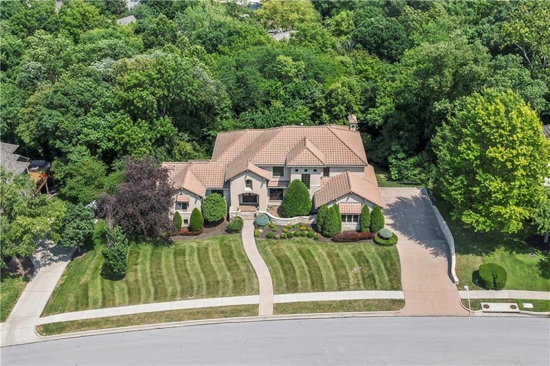 4501 N Hickory Ln, Kansas City, MO 64116