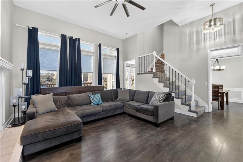 1008 Pacific Dr, Lee's Summit, MO 64081