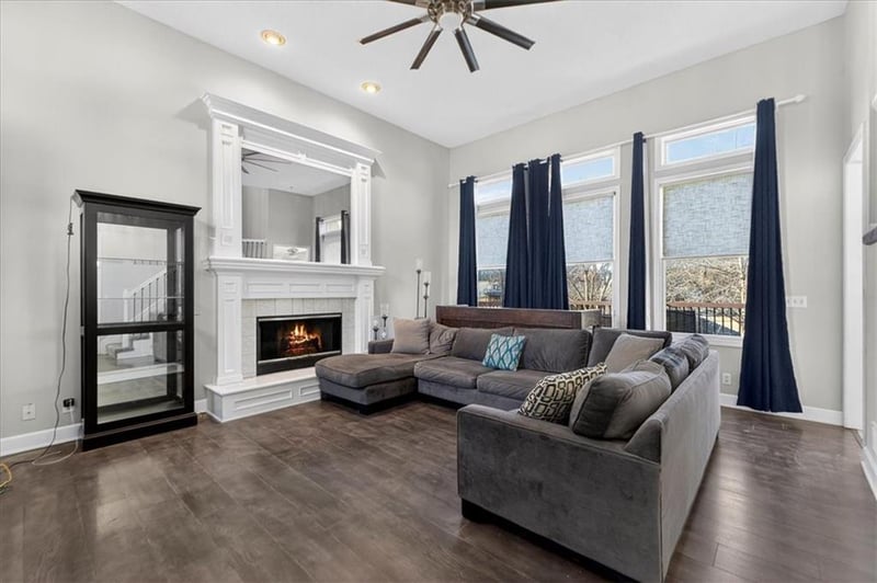 1008 Pacific Dr, Lee's Summit, MO 64081