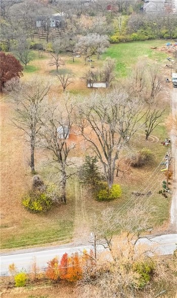6676 NW Waukomis Dr, Kansas City, MO 64151