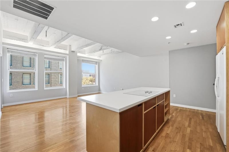 21 10th St #5C, Kansas City, MO 64105