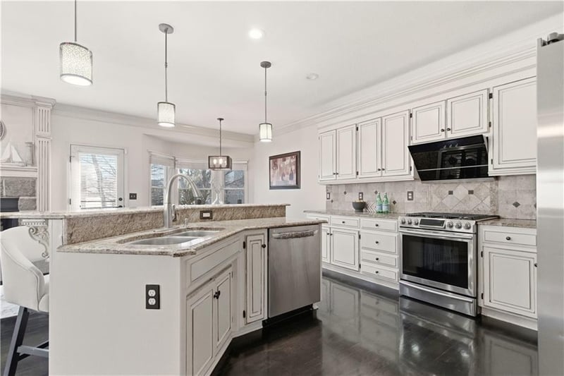 16009 Ash St, Overland Park, KS 66085