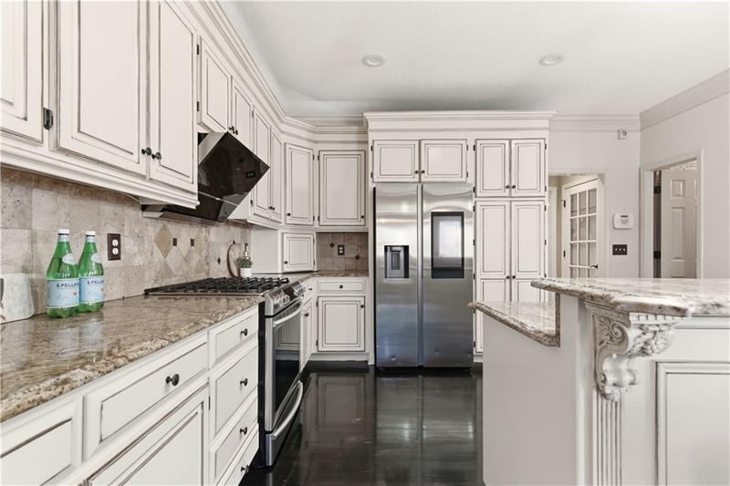 16009 Ash St, Overland Park, KS 66085