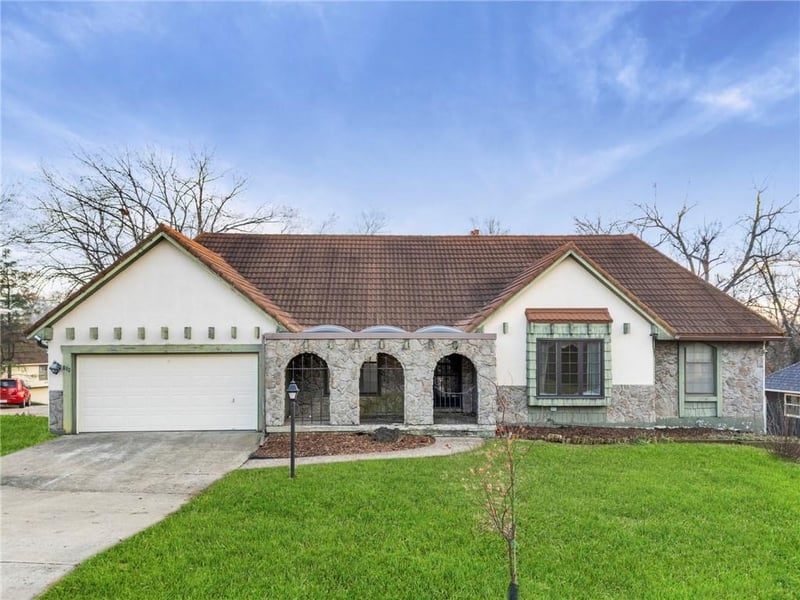 513 Briarcliff Rd, Kansas City, MO 64116