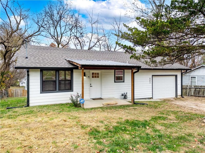 605 Oak St, Ozark, MO 65721