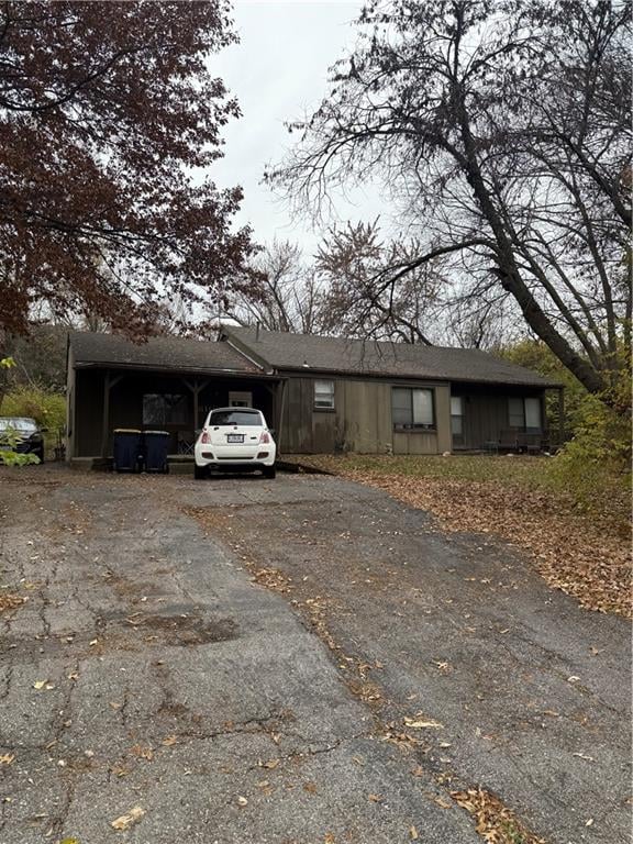 8100 Oldham Rd, Kansas City, MO 64138