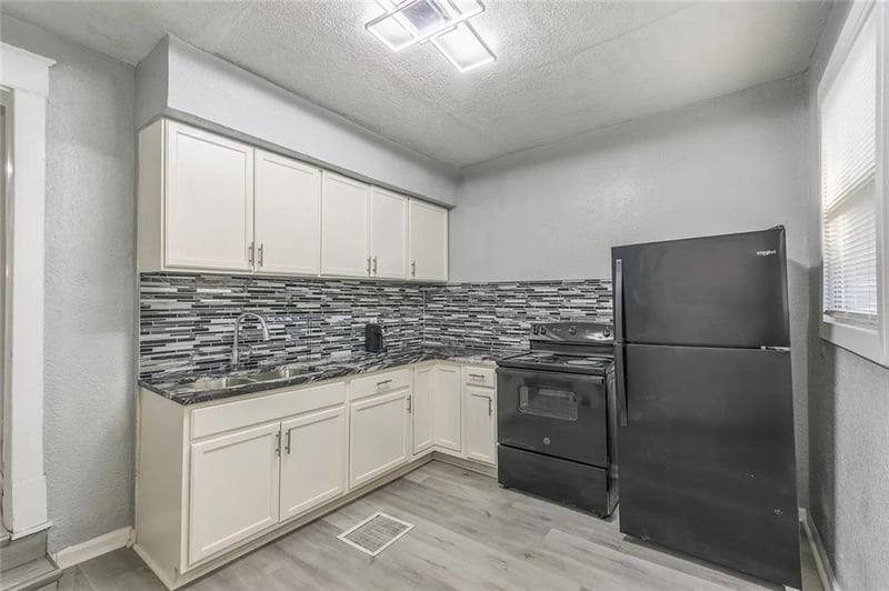 2641 Agnes Ave, Kansas City, MO 64127