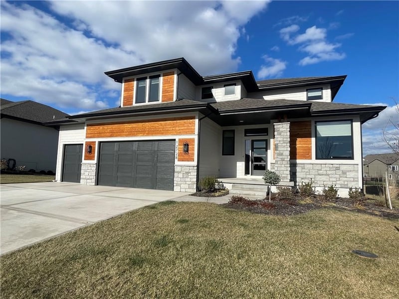 12728 174 St, Overland Park, KS 66221