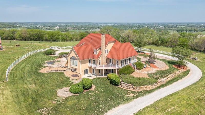 17029 Chieftain Rd, Tonganoxie, KS 66086