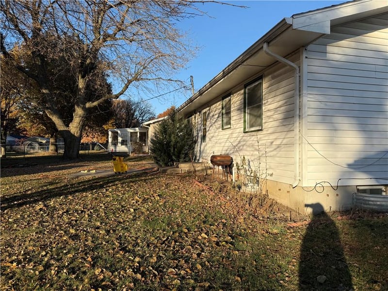 411 Navajo Ave, Hiawatha, KS 66434