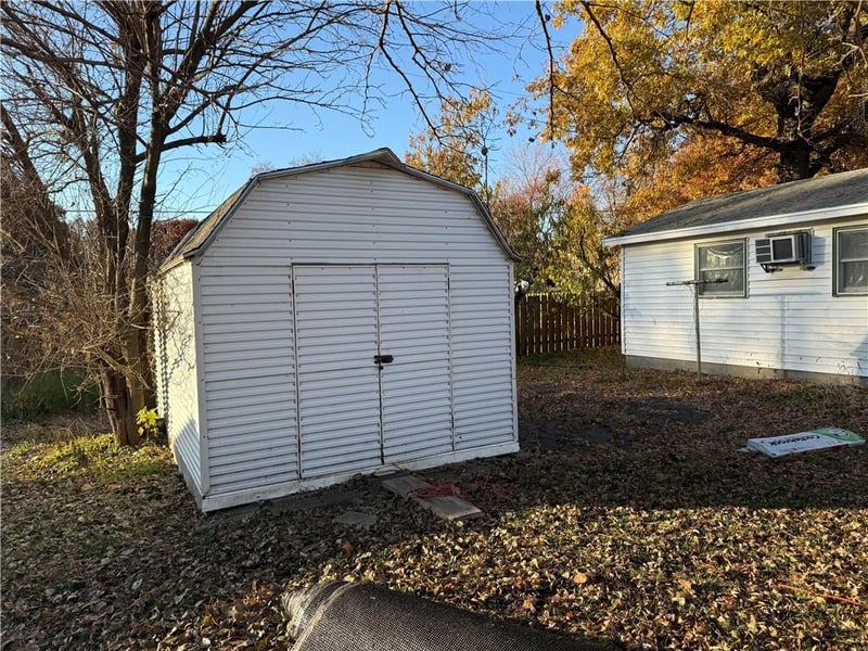 411 Navajo Ave, Hiawatha, KS 66434