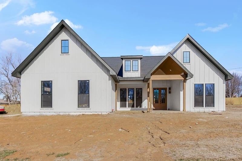 5357 Choctaw Ln, Mclouth, KS 66054