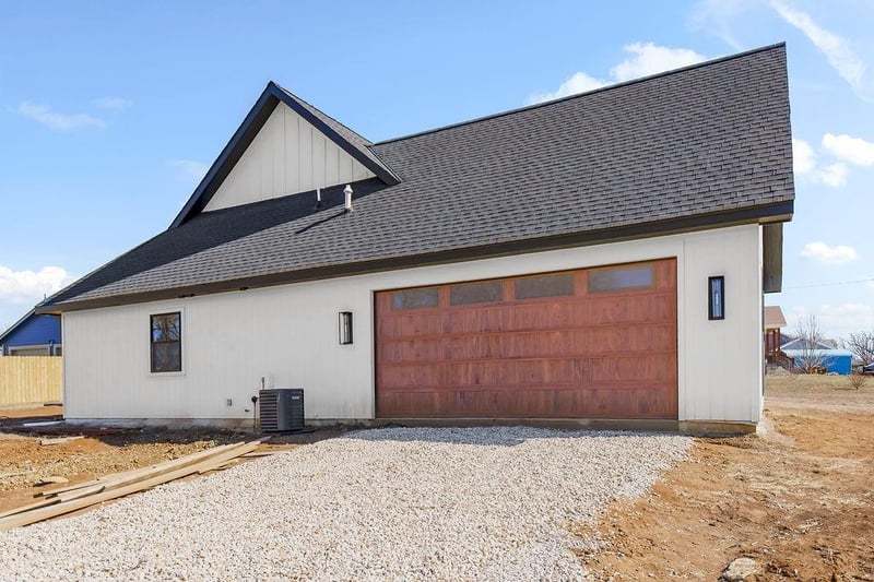 5357 Choctaw Ln, Mclouth, KS 66054