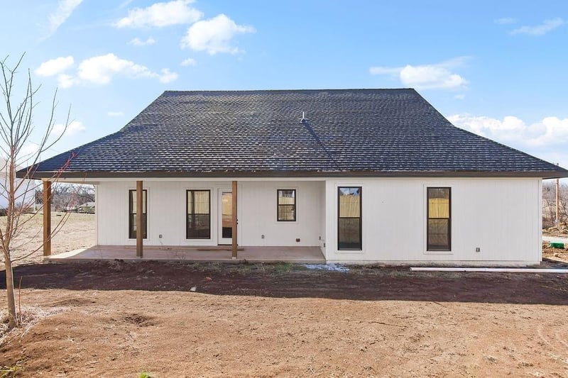 5357 Choctaw Ln, Mclouth, KS 66054