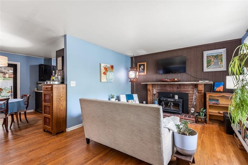 6720 Hadley Ln, Overland Park, KS 66204