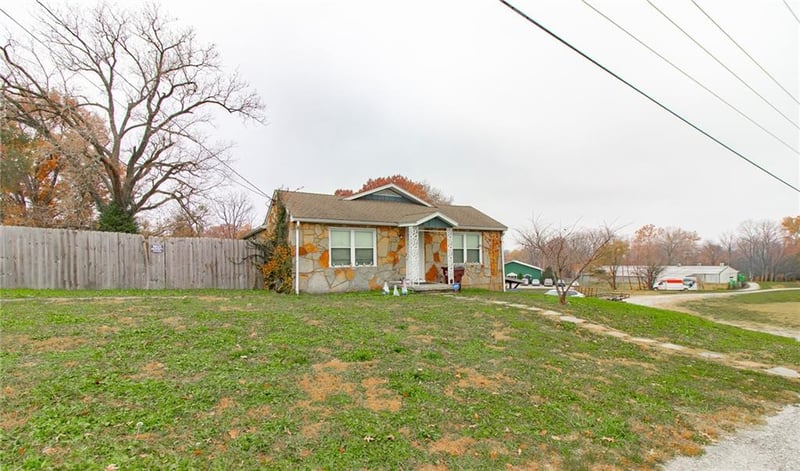 116 Rives Rd, Clinton, MO 64735