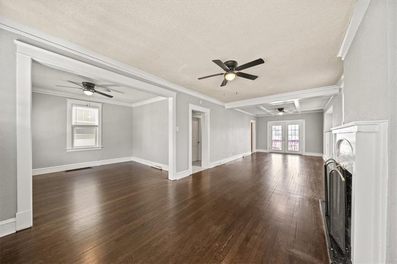 5105 Walnut St, Kansas City, MO 64112