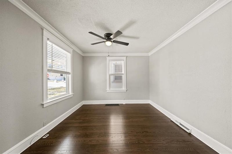 5105 Walnut St, Kansas City, MO 64112