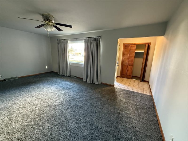 104 Warwick Rd, Coffeyville, KS 67337