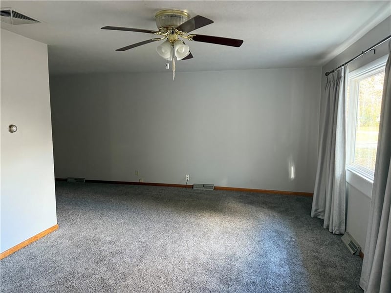 104 Warwick Rd, Coffeyville, KS 67337