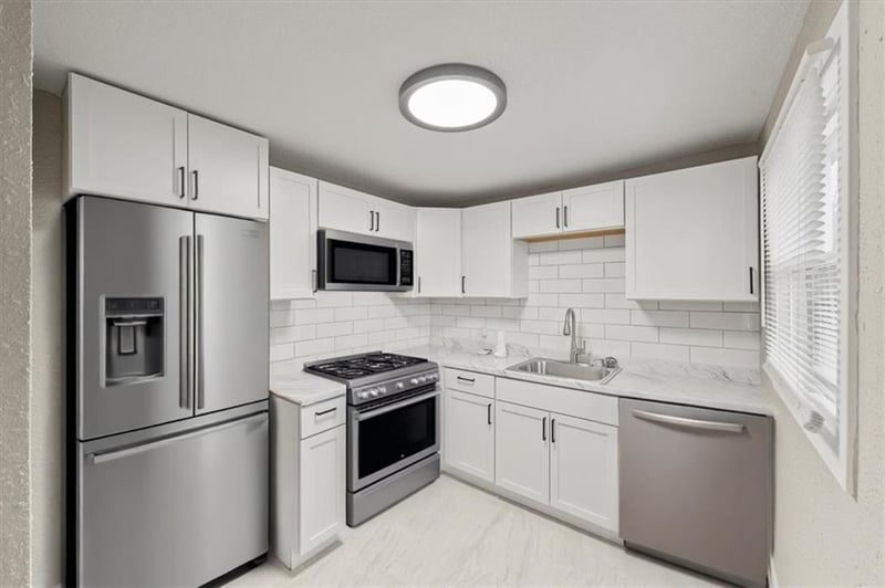 5205 41st St, Kansas City, MO 64130