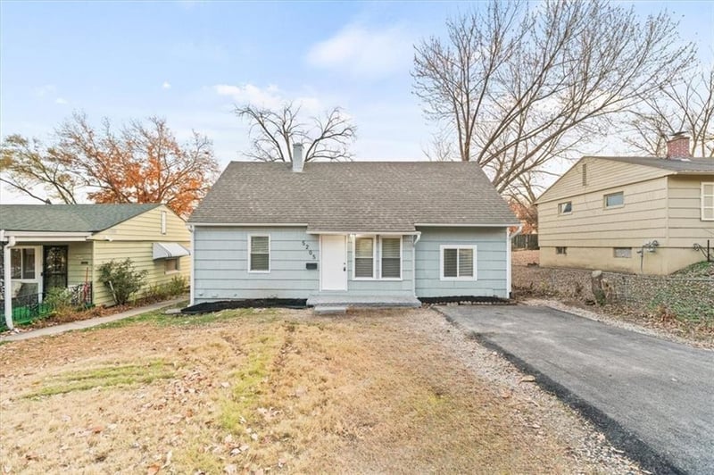 5205 41st St, Kansas City, MO 64130
