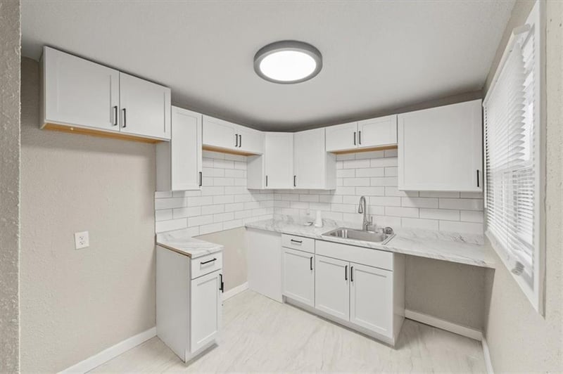 5205 41st St, Kansas City, MO 64130