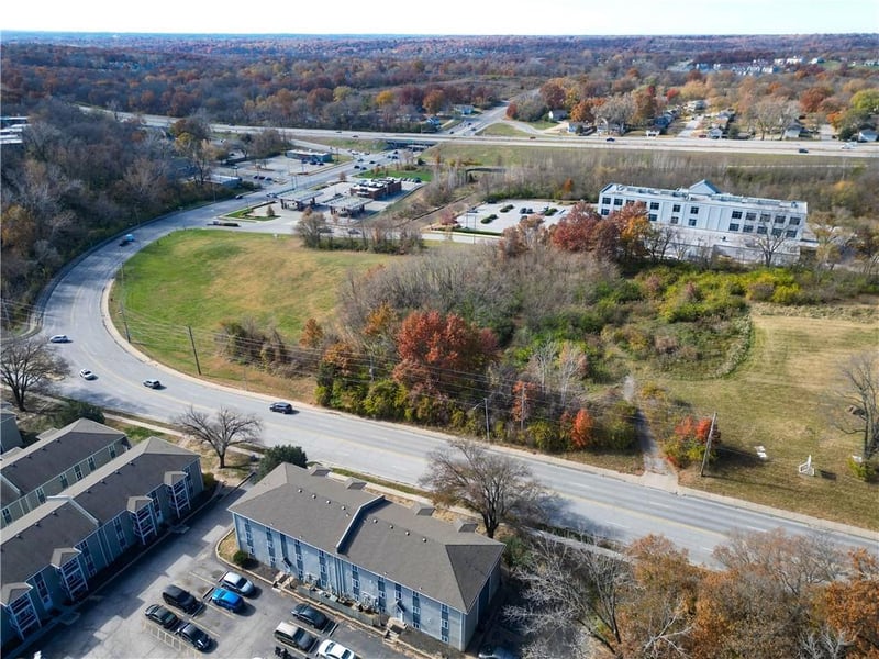 497 68th St, Kansas City, MO 64118