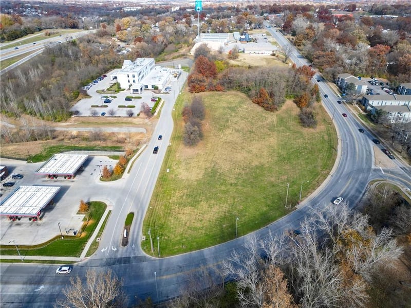 497 68th St, Kansas City, MO 64118