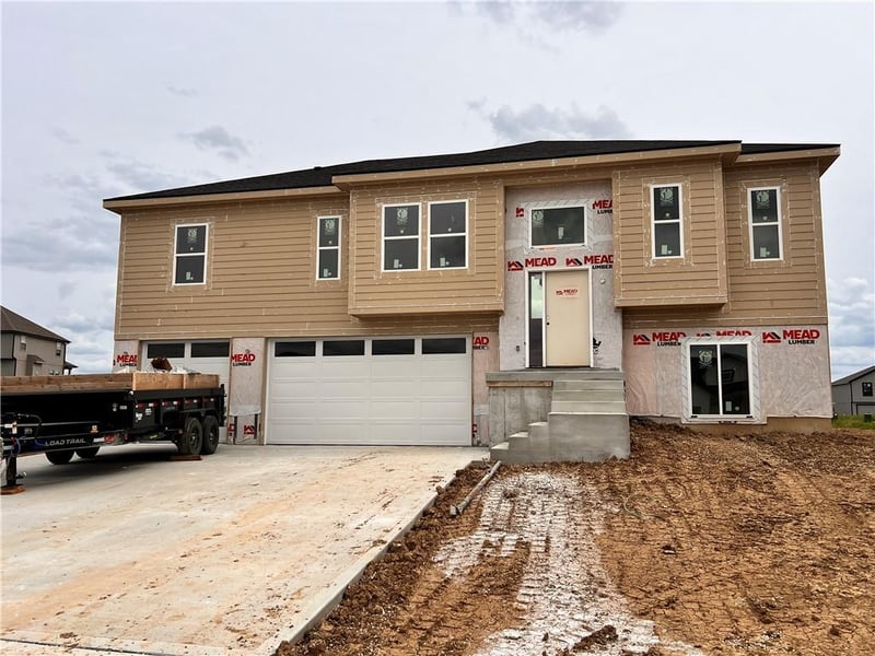 814 W Shawhan Pw, Lone Jack, MO 64086