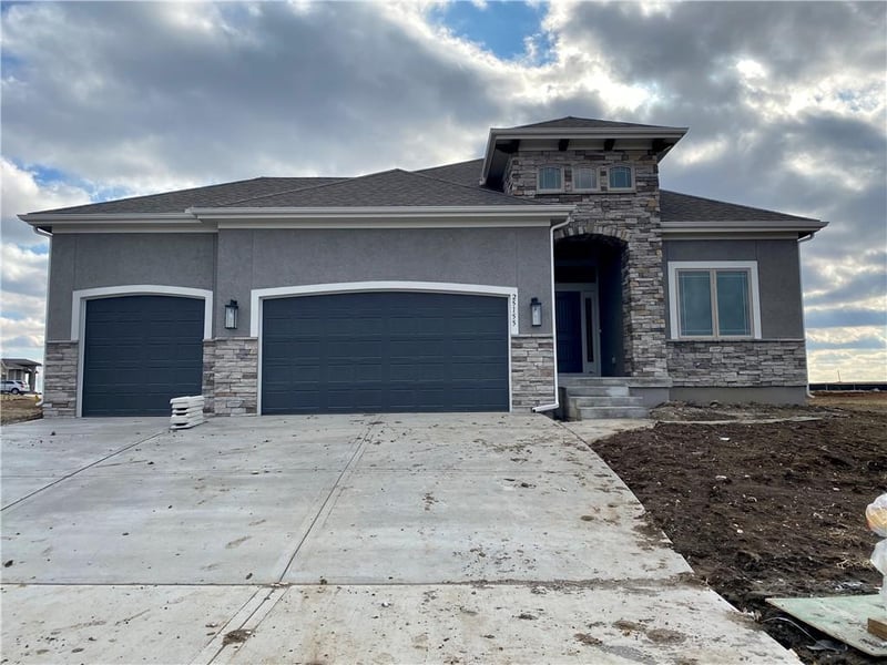 11192 Violet St, Olathe, KS 66061