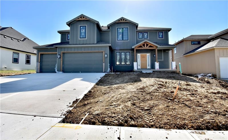 8007 77th St, Kansas City, MO 64158