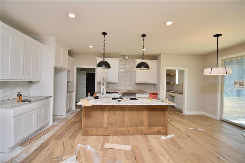 8007 77th St, Kansas City, MO 64158