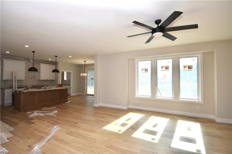 8007 77th St, Kansas City, MO 64158