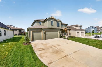 8007 NE 77th St, Kansas City, MO 64158