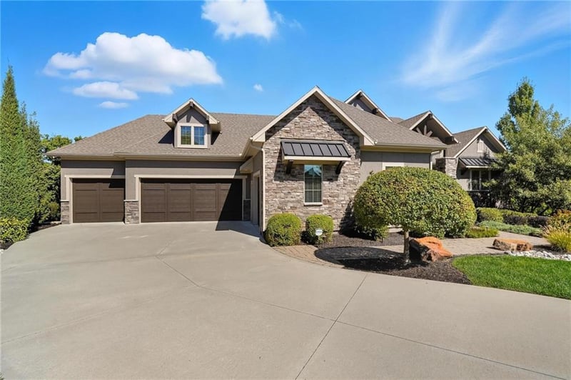 321 Nutall Dr, Lee's Summit, MO 64081