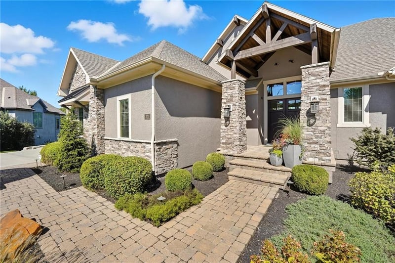 321 Nutall Dr, Lee's Summit, MO 64081