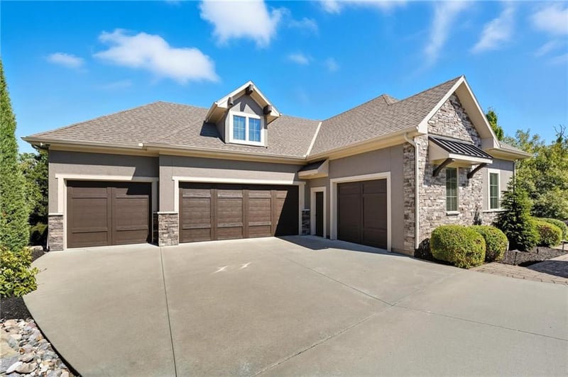 321 Nutall Dr, Lee's Summit, MO 64081