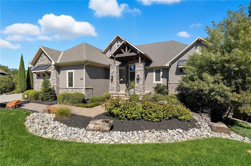 321 Nutall Dr, Lee's Summit, MO 64081