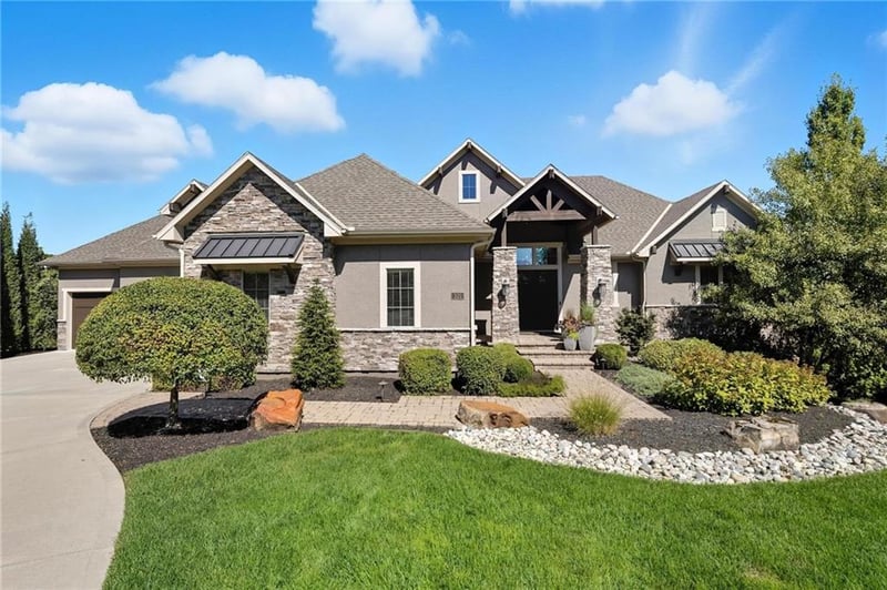 321 Nutall Dr, Lee's Summit, MO 64081