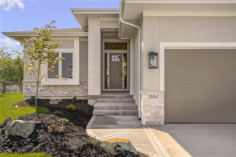 25007 141st St, Olathe, KS 66061