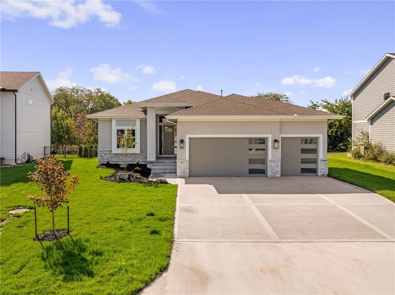 25007 141st St, Olathe, KS 66061