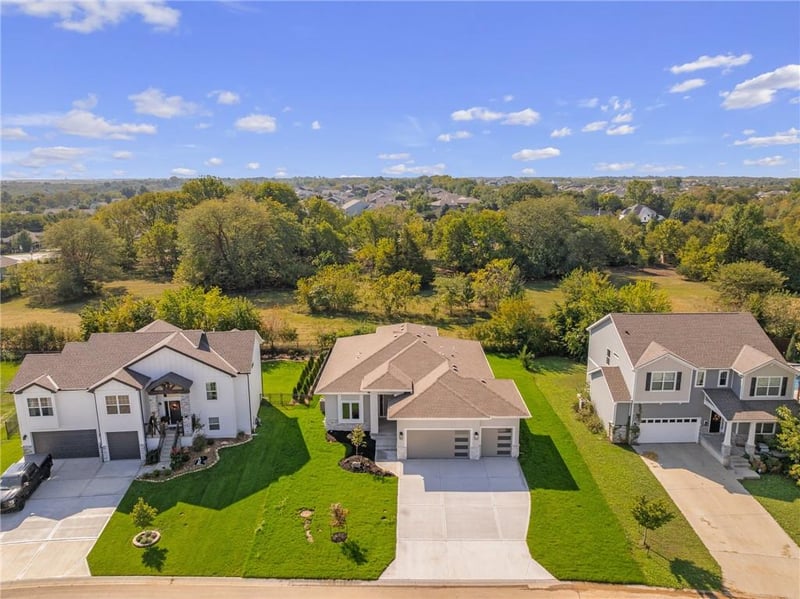 25007 141st St, Olathe, KS 66061