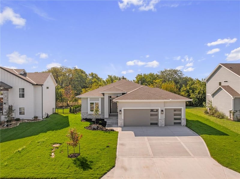 25007 141st St, Olathe, KS 66061
