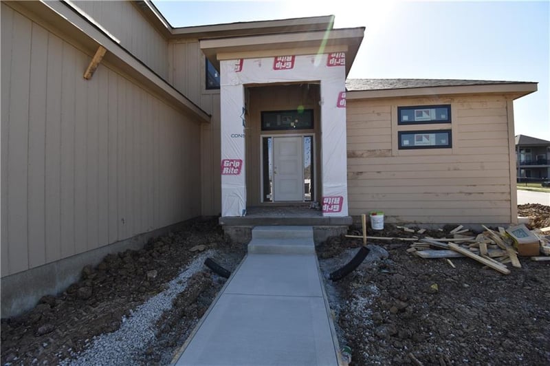 8003 77th St, Kansas City, MO 64158