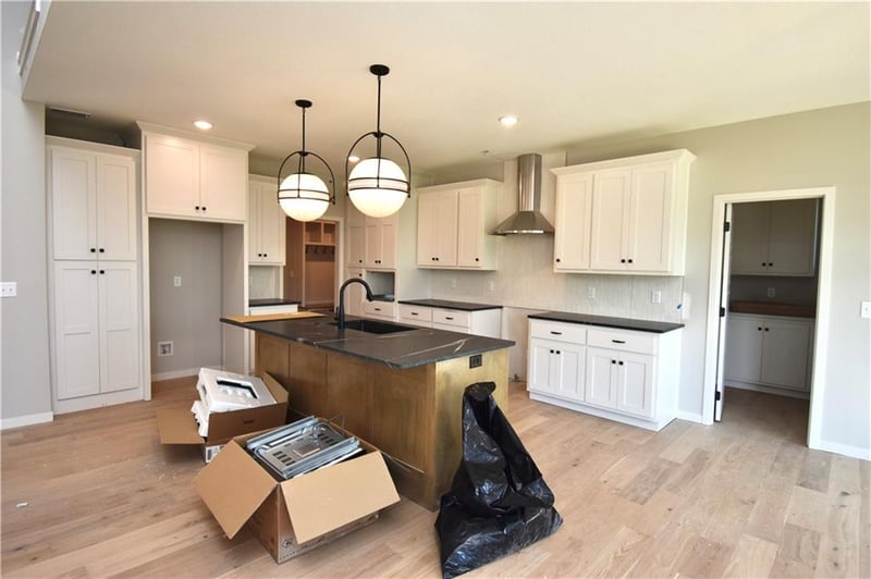 8003 77th St, Kansas City, MO 64158