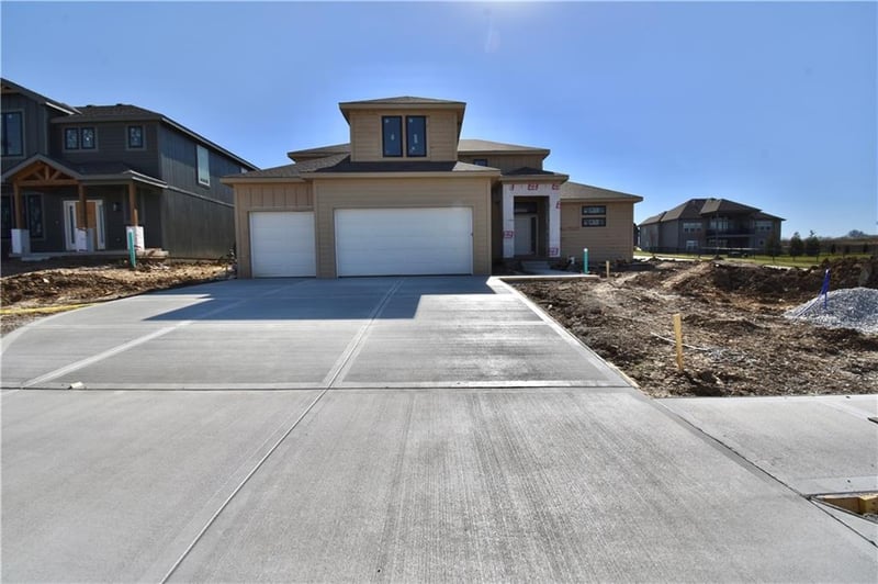 8003 77th St, Kansas City, MO 64158