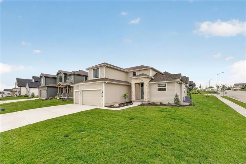 8003 NE 77th St, Kansas City, MO 64158